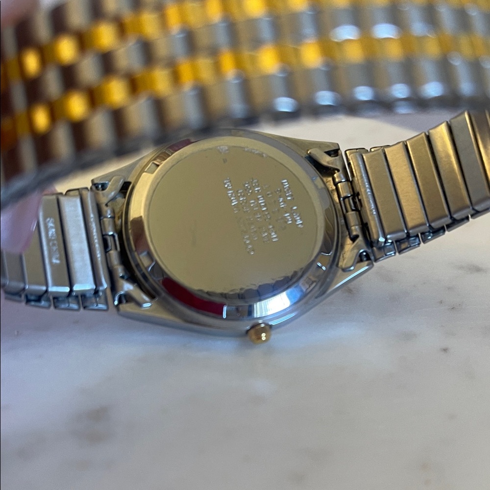Preowned like New Condition Citizen Men’s watch Two-Tone with Stretch Bracelet. - Picture 5 of 11